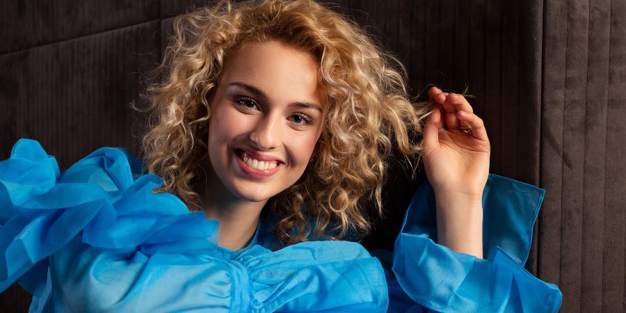 Glatte Haare lockig machen - 7 Methoden
