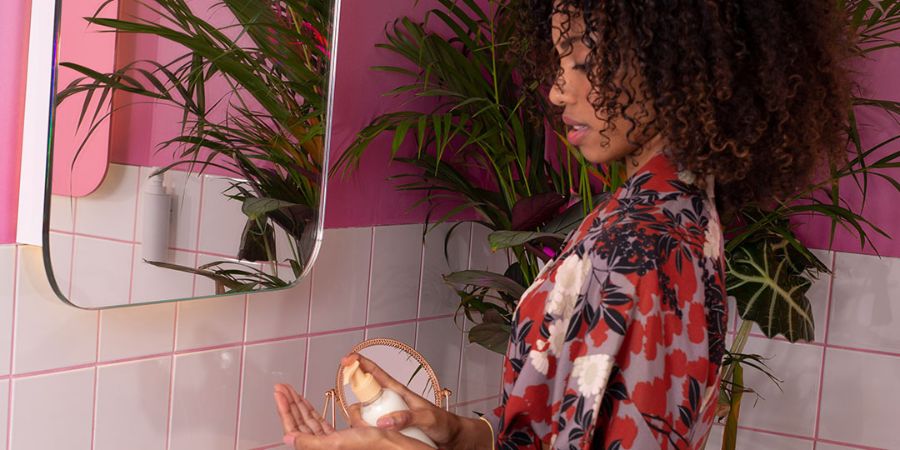 Afro Haare pflegen: Produkte und Methoden für krauses Haar